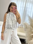 TOP Z WIĄZANIEM NA SZYI W GROCHY BIAŁY