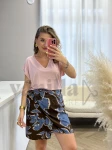 BLUZKA WISKOZOWA Z KRÓTKIM RĘKAWEM I DEKOLTEM V BRUDNY RÓŻ