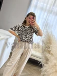 BAWEŁNIANY T-SHIRT IRIS Z LAMÓWKĄ PANTERA 
