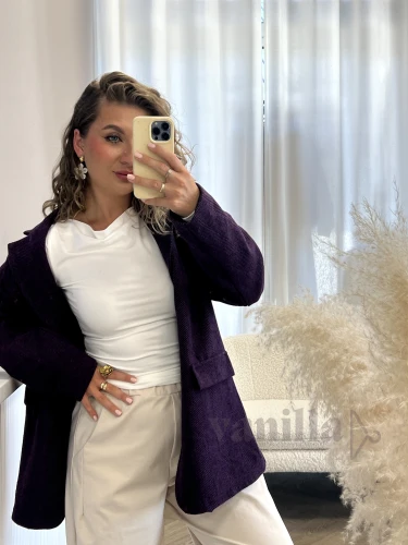 BLUZKA BASIC Z DŁUGIM RĘKAWEM Z MIĘKKIEGO MATERIAŁU MELANIA  Z DEKOLTEM ŁÓDKA BIAŁA