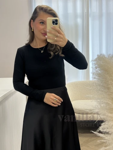 PRĄŻKOWANE BODY Z MIĘKKIEGO MATERIAŁU CZARNY