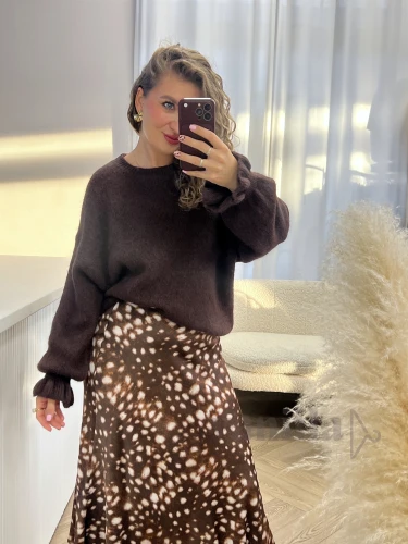 SWETER BABY ALPAKA Z FALBANKĄ NA RĘKAWIE CZEKOLADA