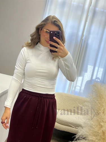 BLUZKA BASIC MELANIA Z DELIKATNYM PÓŁGOLFEM ŚMIETANA