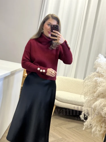SWETER Z LUŹNYM GOLFEM O PUDEŁKOWYM FASONIE BORDO
